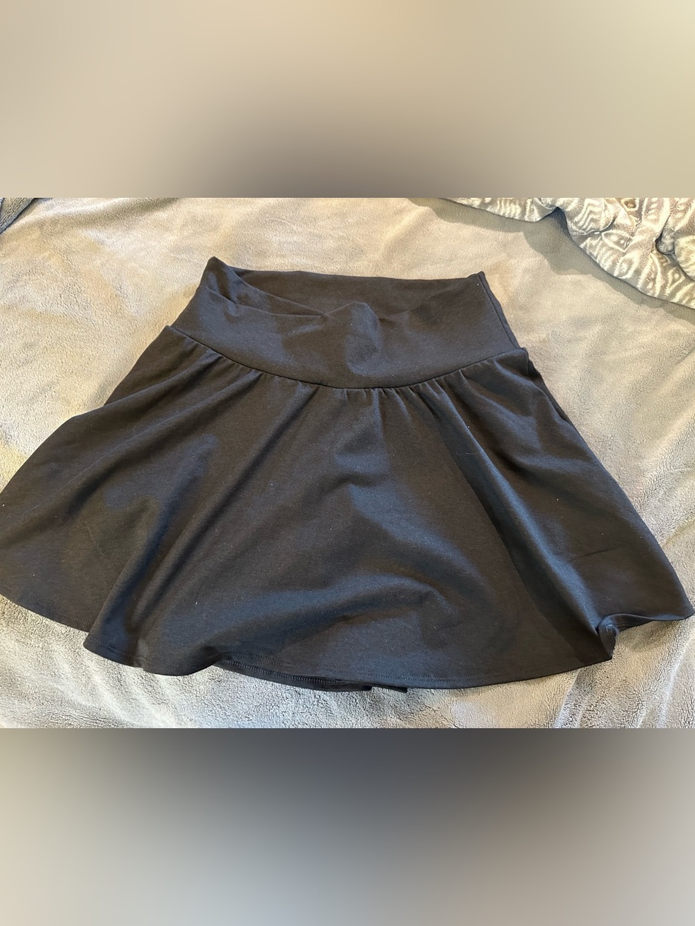 Old Navy Women’s Black Flared Skirt w built in shorts size M